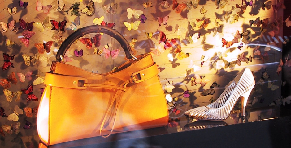 The Global Girl: Windowshop with Ndoema as she strolls down Via Monte Napoleone in Milan admiring the Gucci window display.