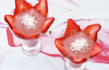 Raw Vegan Strawberry Coconut Parfait
