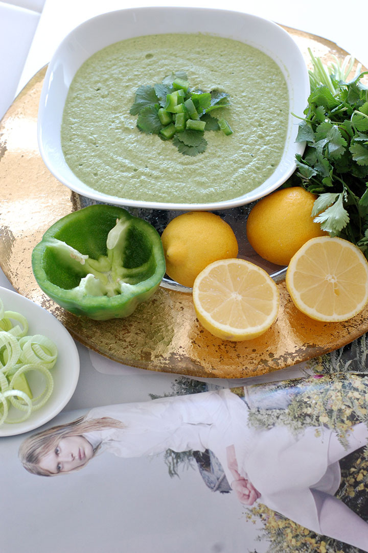 The Global Girl Raw Food Recipes: Raw Hummus with zucchini, cilantro and a secret ingredient! It's vegan and contains no bean.