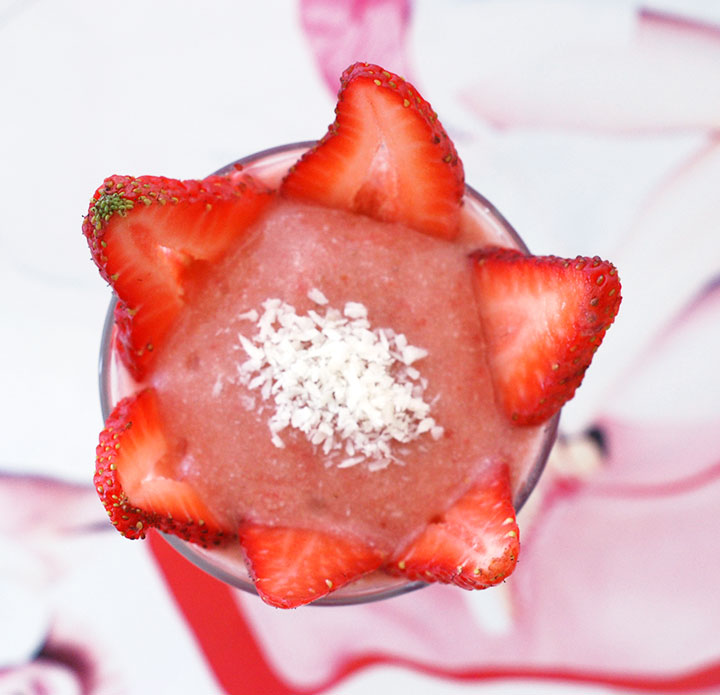 The Global Girl Raw Vegan Recipes: Strawberry, Pineapple and coconut parfait.