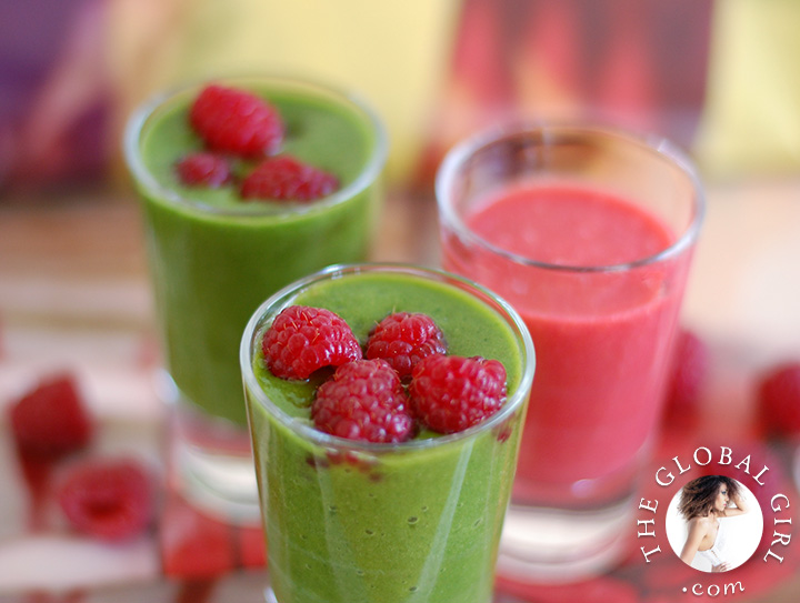 Green Smoothie: Kale & Raspberry Goodness