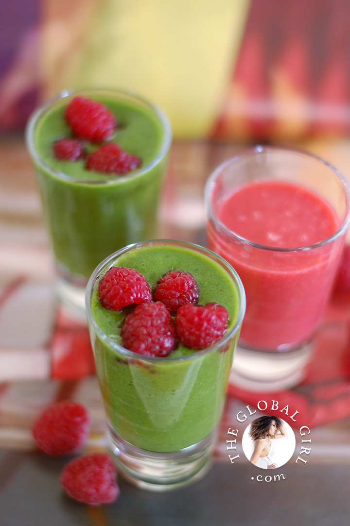 Green Smoothie: Kale & Raspberry Goodness