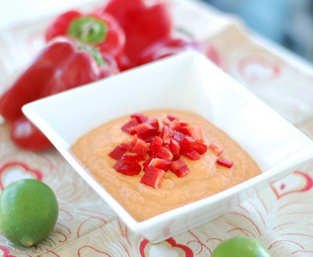 The Global Girl Raw Food Recipes: Spicy Raw Vegan Hummus with juicy red bell pepper, lime and Moroccan harissa. Oil free, low fat and super delicious!