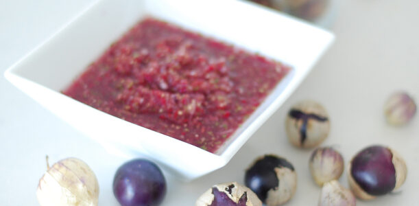 The Global Girl Raw Food Recipes: Purple tomatillo salsa. 100% vegan, dairy free, oil free and gluten free.
