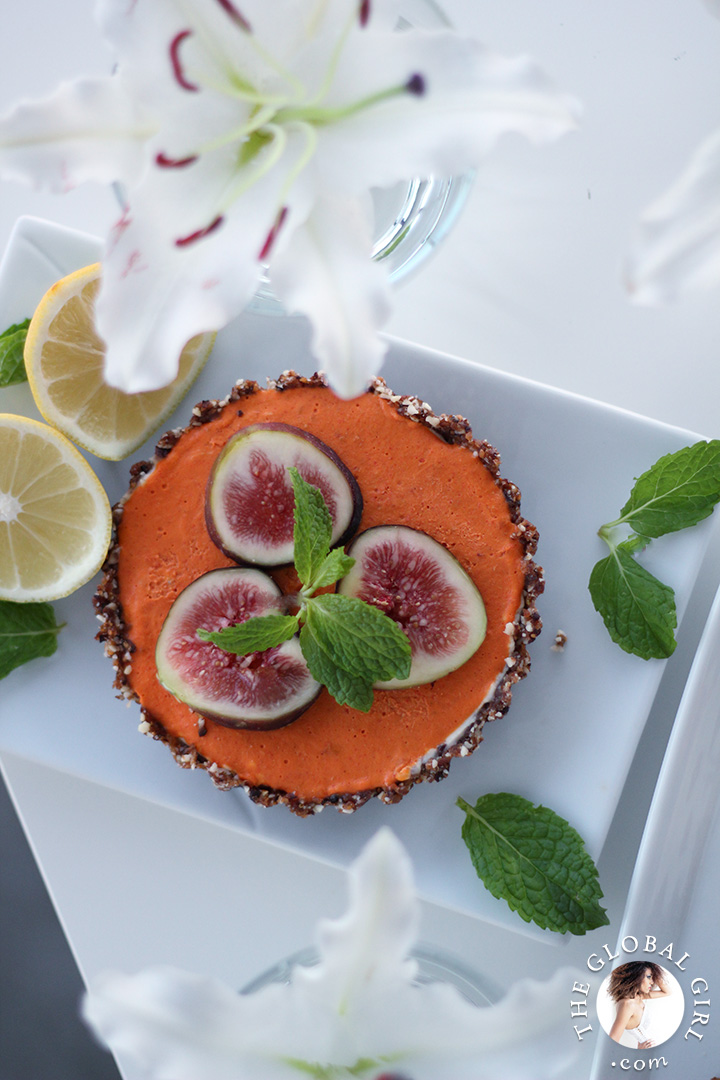 Raw Vegan Lemon and Goji Berry Cheesecake with gluten free crust and fresh figs. This delicious and healthy dessert is dairy free, oil free and has no processed sugar.