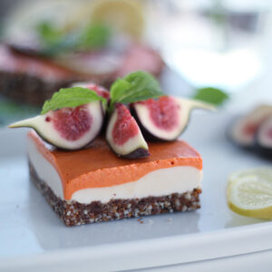 Raw Vegan Lemon and Goji Berry Cheesecake with gluten free crust and fresh figs. This delicious and healthy dessert is dairy free, oil free and has no processed sugar.