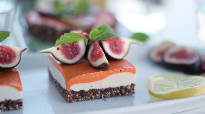 Raw Vegan Lemon and Goji Berry Cheesecake with gluten free crust and fresh figs. This delicious and healthy dessert is dairy free, oil free and has no processed sugar.