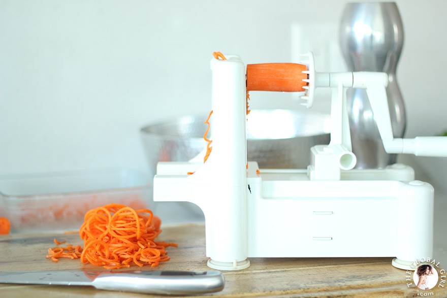 The Global Girl Raw Food Recipes: Gorge spiralized carrots.