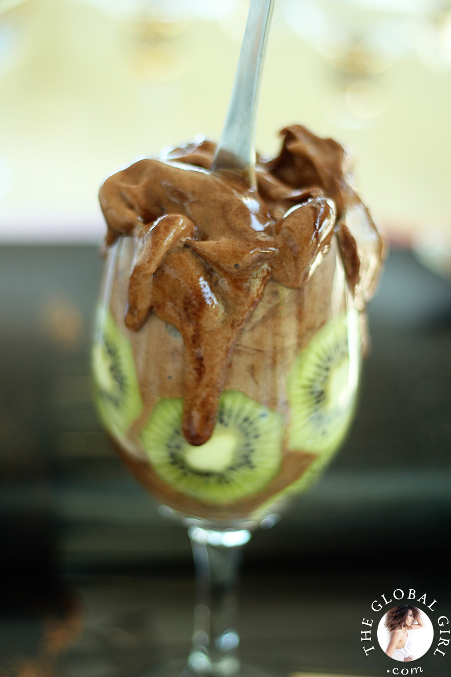 Healthy Raw Vegan Chocolate & Kiwi Ice Cream | THE GLOBAL GIRL