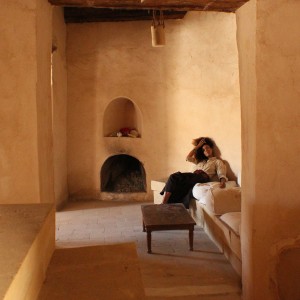 The Global Girl Travels: Ndoema goes monochromatic in earth toned tribal harem pants, safari shirt and ankle tie sandals at the Al-Babinshal Heritage hotel in Siwa, Egypt.