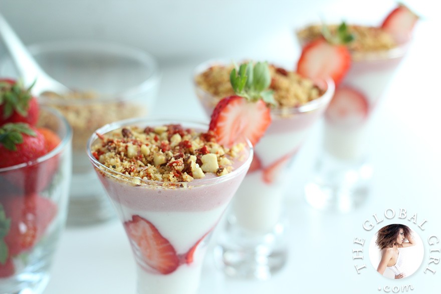The Global Girl Raw Vegan Recipes: Vegan Strawberry Yogurt with goji berry crumble. This healthy recipe is 100% raw, dairy-free, gluten-free, oil-free and with no processed sugars.