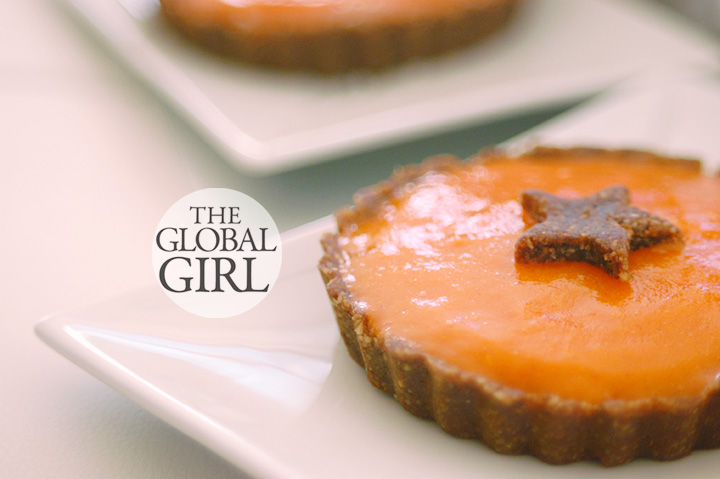 The Global Girl Raw Food Dessert Recipes: Raw Vegan Persimmon Carob Tart with a walnut, medjool dates and coconut gluten-free crust. Oil free and sugar free!