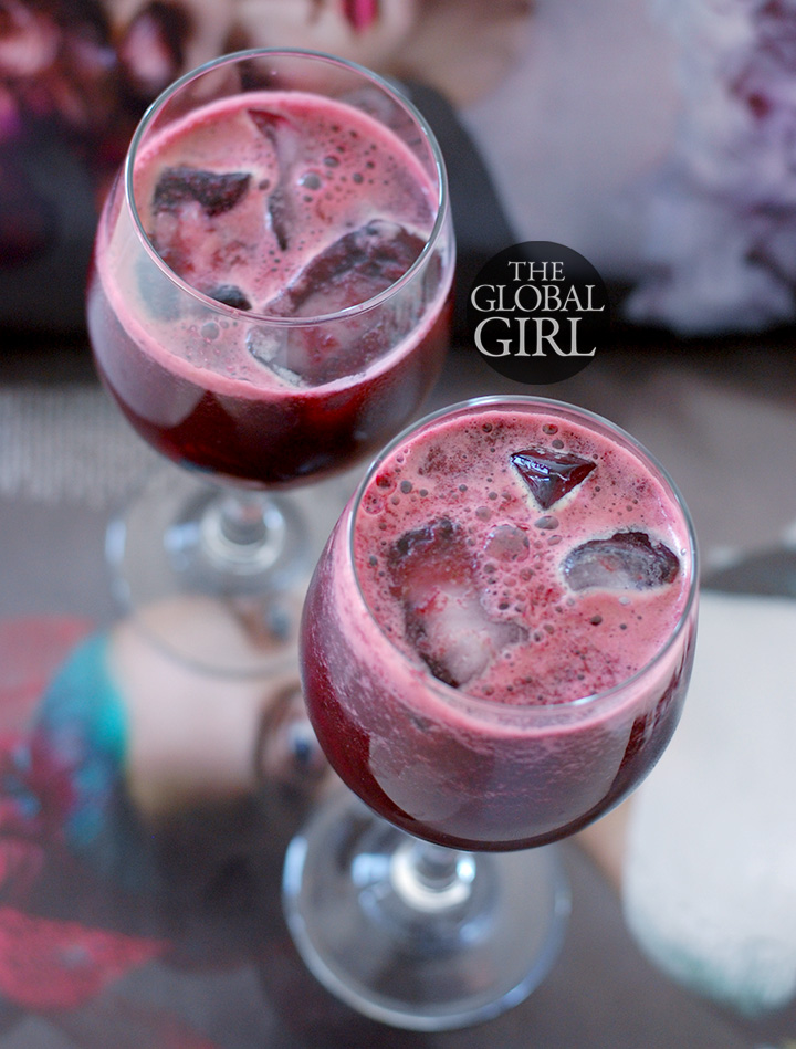 The Global Girl Juice Recipes: Ndoema's Beet & Pineapple Juice with her secret ingredient. A delicious and powerful detox elixir that cleanses the body, promotes weight loss, aids digestion, reduces bloating, flushes fat, beautifies hair and nails and promotes collagen synthesis (hello gorgeous skin!). 