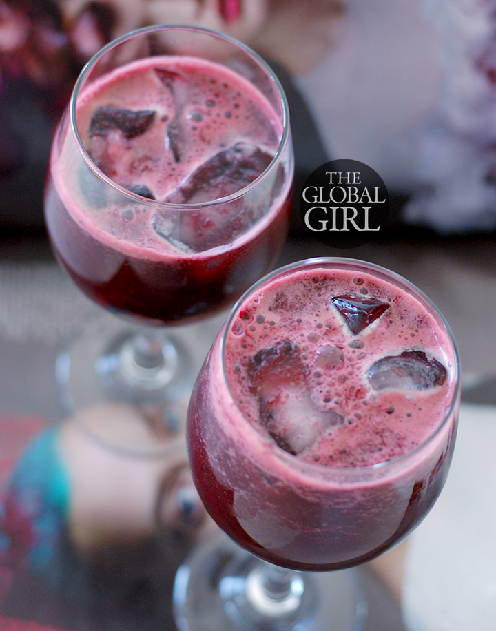 The Global Girl Juice Recipes: Ndoema's Beet & Pineapple Juice with her secret ingredient. A delicious and powerful detox elixir that cleanses the body, promotes weight loss, aids digestion, reduces bloating, flushes fat, beautifies hair and nails and promotes collagen synthesis (hello gorgeous skin!). 